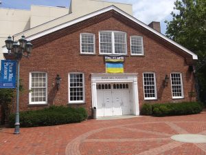 Image of the front entrance to the Paper Mill Playhouse, Millburn, NJ